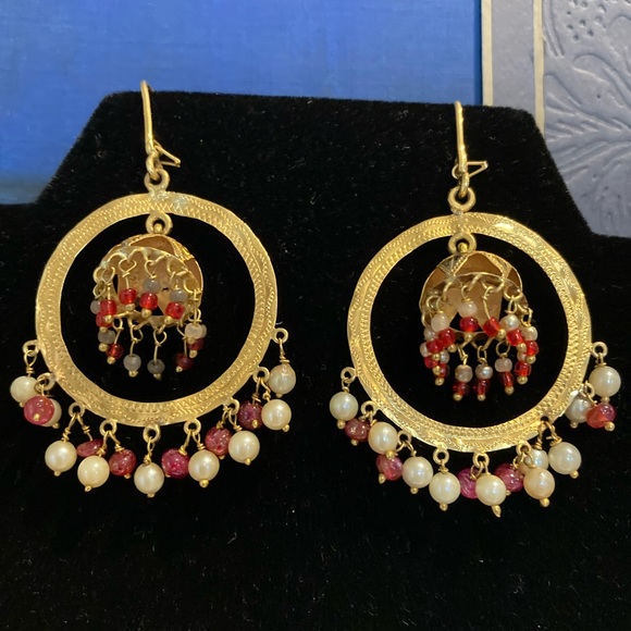 Earrings. Beautiful. Pre Owned. Gold Tone. - Picture 13 of 15